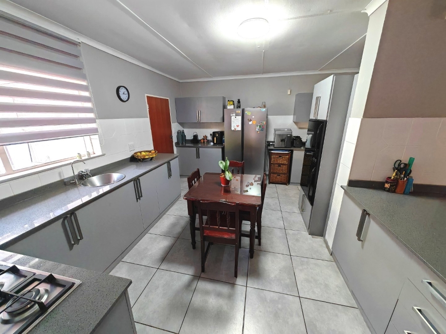 5 Bedroom Property for Sale in Heuwelsig Free State